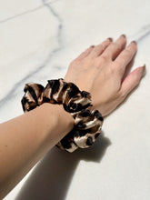 Load image into Gallery viewer, 100% Pure Mulberry Silk Hair Scrunchie - Leopard