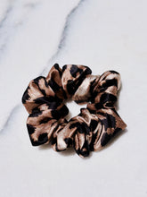 Load image into Gallery viewer, 100% Pure Mulberry Silk Hair Scrunchie - Leopard