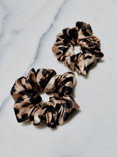 Load image into Gallery viewer, 100% Pure Mulberry Silk Hair Scrunchie - Leopard