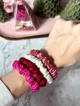 Load image into Gallery viewer, 100% Pure Mulberry Silk Scrunchie Ornament Sets