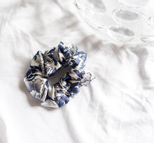 Load image into Gallery viewer, 100% Pure Mulberry Silk Hair Scrunchie - Chinoiserie