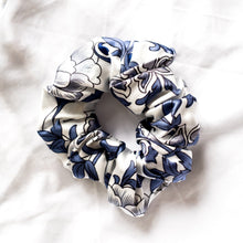 Load image into Gallery viewer, 100% Pure Mulberry Silk Hair Scrunchie - Chinoiserie
