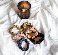 Load image into Gallery viewer, 100% Pure Mulberry Silk Hair Scrunchies Medium