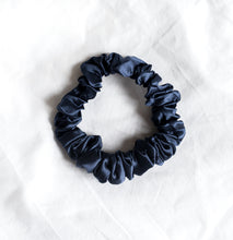 Load image into Gallery viewer, 100% Pure Mulberry Silk Hair Scrunchies Medium