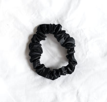 Load image into Gallery viewer, 100% Pure Mulberry Silk Hair Scrunchies Medium