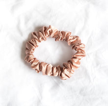 Load image into Gallery viewer, 100% Pure Mulberry Silk Hair Scrunchies Medium
