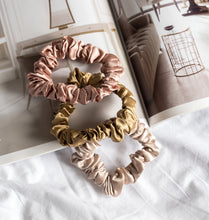 Load image into Gallery viewer, 100% Pure Mulberry Silk Hair Scrunchies Medium