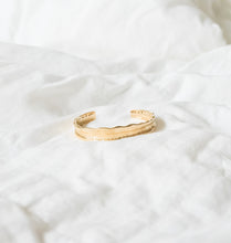 Load image into Gallery viewer, Crown Wee Bands 18k Gold