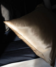 Load image into Gallery viewer, 100% Pure Silk Anti-Ageing Beauty Sleep Set - Champagne