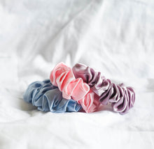 Load image into Gallery viewer, 100% Pure Mulberry Silk Scrunchies - Sweet Valentine (Bundle Gift Set)