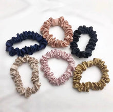 Load image into Gallery viewer, 100% Pure Mulberry Silk Hair Scrunchies Medium