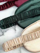 Load image into Gallery viewer, 100% Pure Silk Anti-Ageing Eye Mask - Christmas Companion