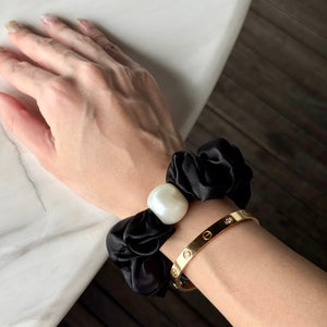 Wee Bands Large Pearl Silk Scrunchie - Black