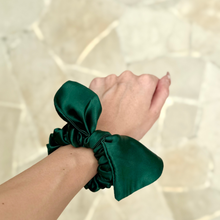 Load image into Gallery viewer, Wee Bands Silk Bow Scrunchies - Emerald
