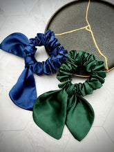 Load image into Gallery viewer, Wee Bands Silk Bow Scrunchies - Emerald
