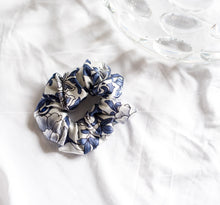 Load image into Gallery viewer, 100% Pure Mulberry Silk Hair Scrunchie - Chinoiserie
