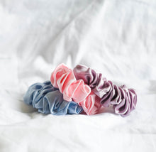 Load image into Gallery viewer, 100% Pure Mulberry Silk Scrunchies - Sweet Valentine (Bundle Gift Set)
